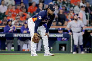 Jose Altuve exits game against Marlins after fouling pitch off his shin in  1st inning - The San Diego Union-Tribune