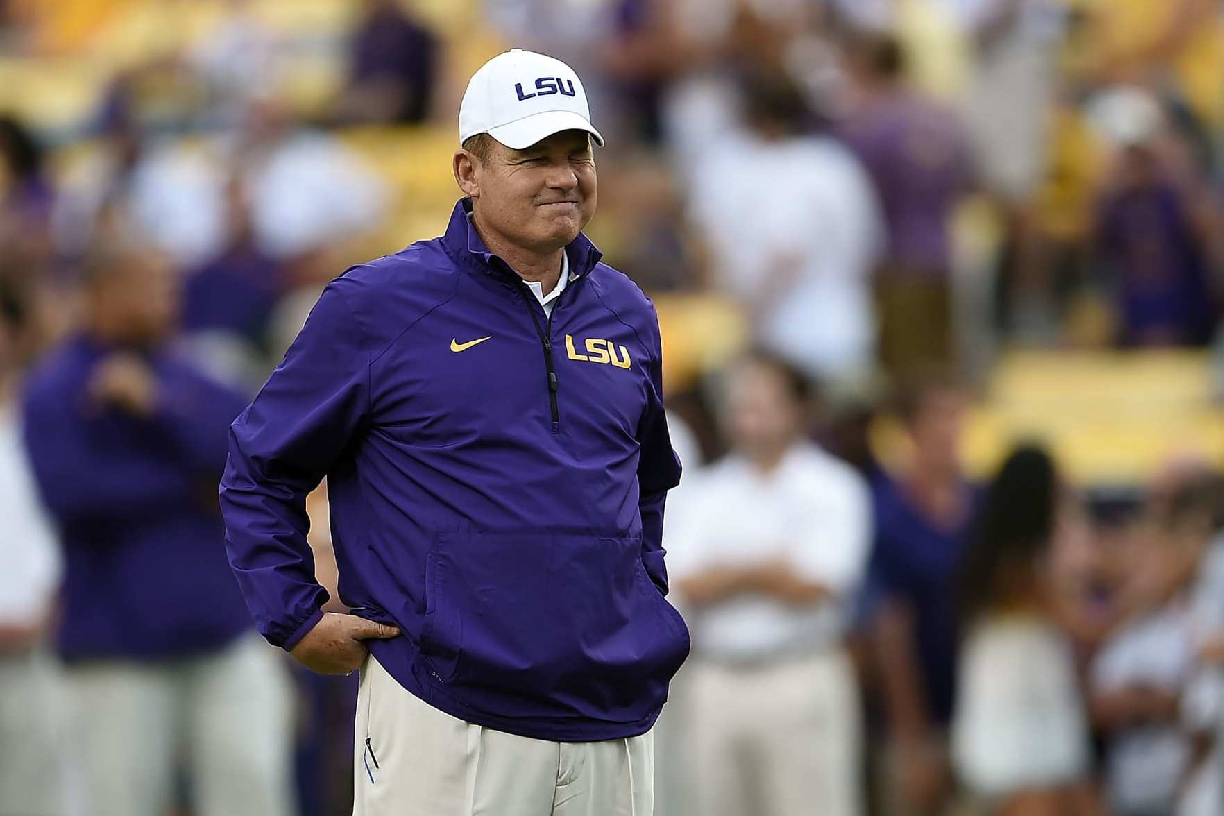 BATON ROUGE, LA - SEPTEMBER 27:  Head coach Les Miles of the LSU Tigers watches his team prior to a game against the New Mexico State Aggies at Tiger Stadium on September 27, 2014 in Baton Rouge, Louisiana.  LSU won the game 63-7.  (Photo by Stacy Revere/Getty Images) 