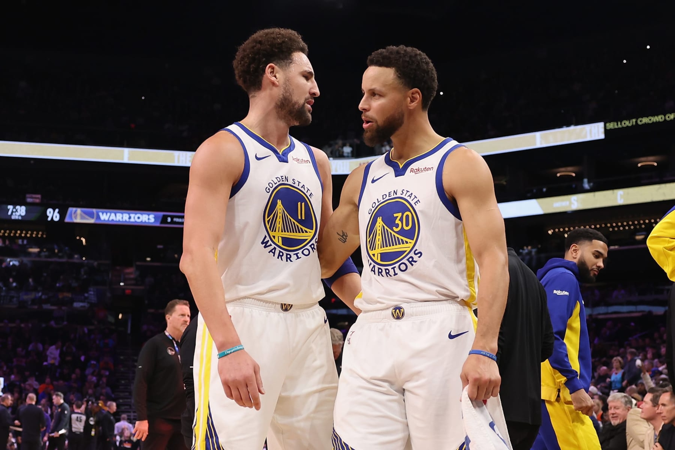 PHOENIX, ARIZONA - DECEMBER 12: Stephen Curry #30 of the Golden State Warriors talks with Klay Thompson #11during the NBA game at Footprint Center on December 12, 2023 in Phoenix, Arizona. The Suns defeated the Warriors 119-116. NOTE TO USER: User expressly acknowledges and agrees that, by downloading and or using this photograph, User is consenting to the terms and conditions of the Getty Images License Agreement.  (Photo by Christian Petersen/Getty Images)