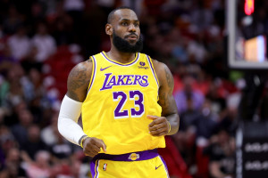 Report: Lakers Sent Video to NBA Office Alleging Missed Fouls Against LeBron James