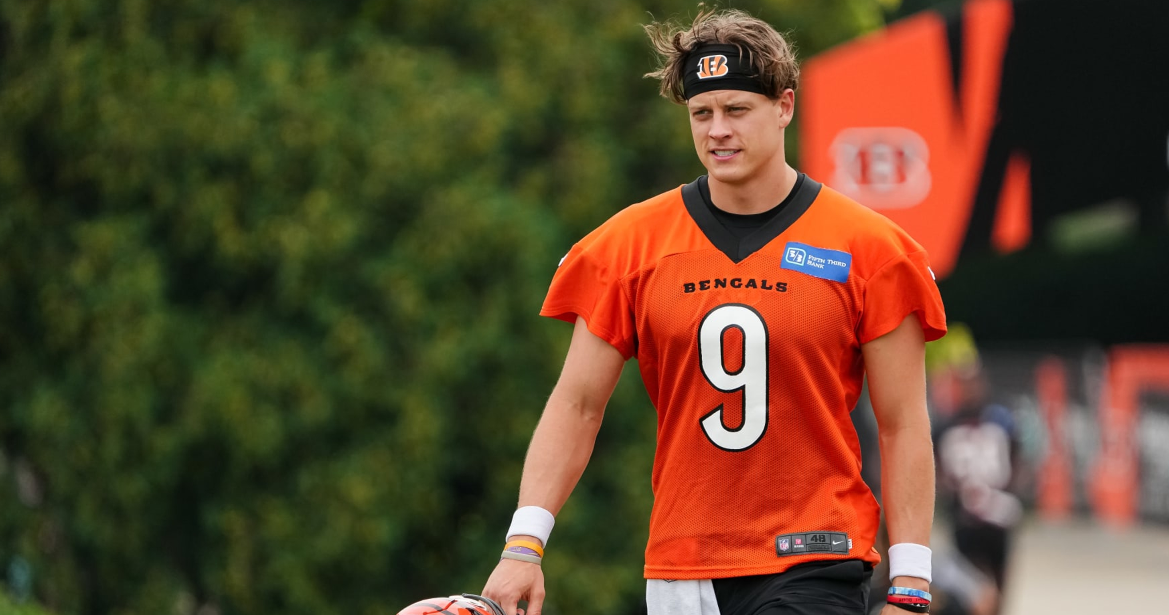 Joe Burrow: Cincinnati Bengals QB agrees to 5-year, $275M deal