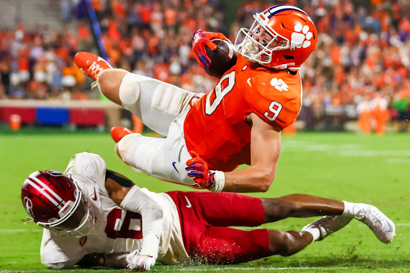 Clemson tight end Jake Briningstool