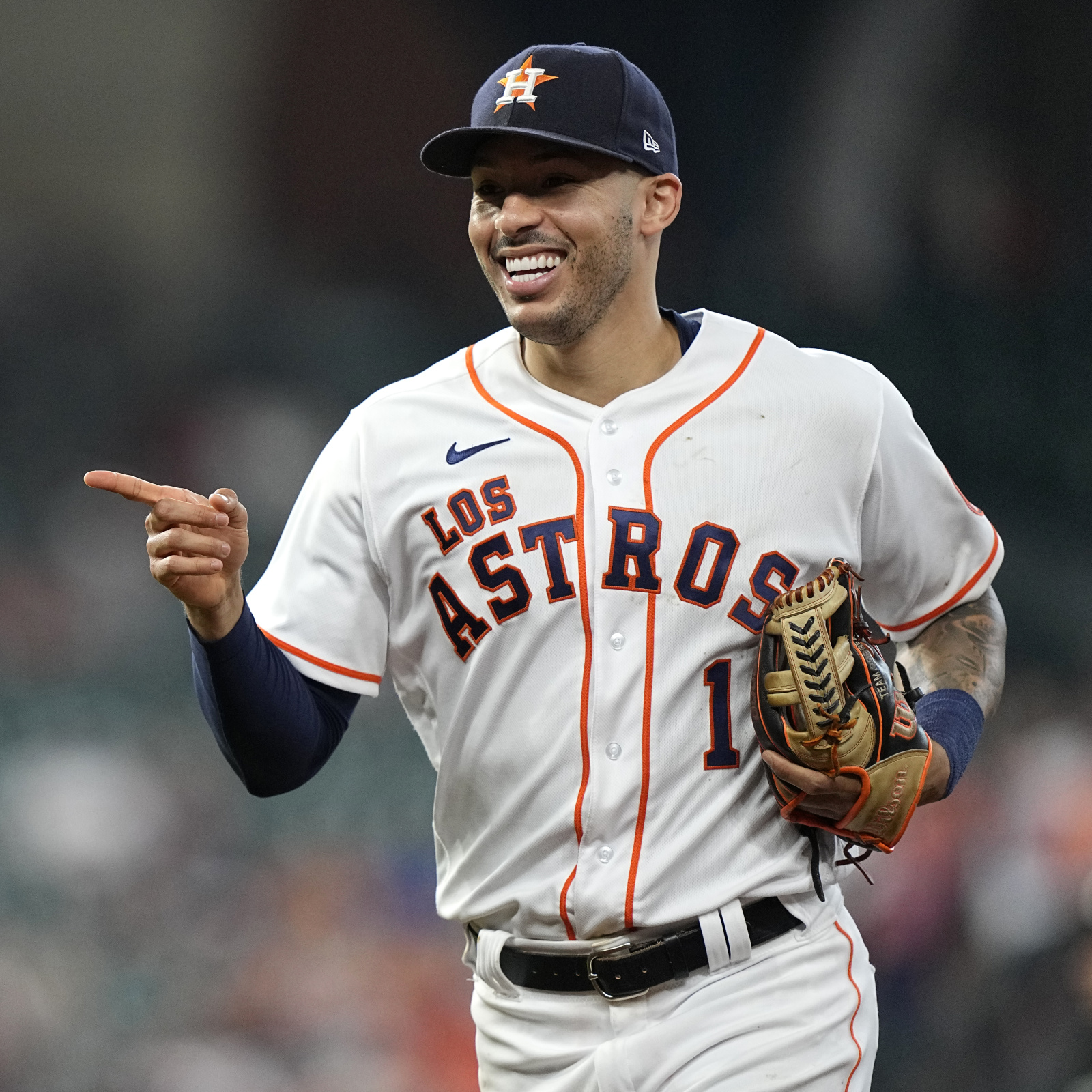 Carlos Correa Further Linked to the Cubs - On Tap Sports Net