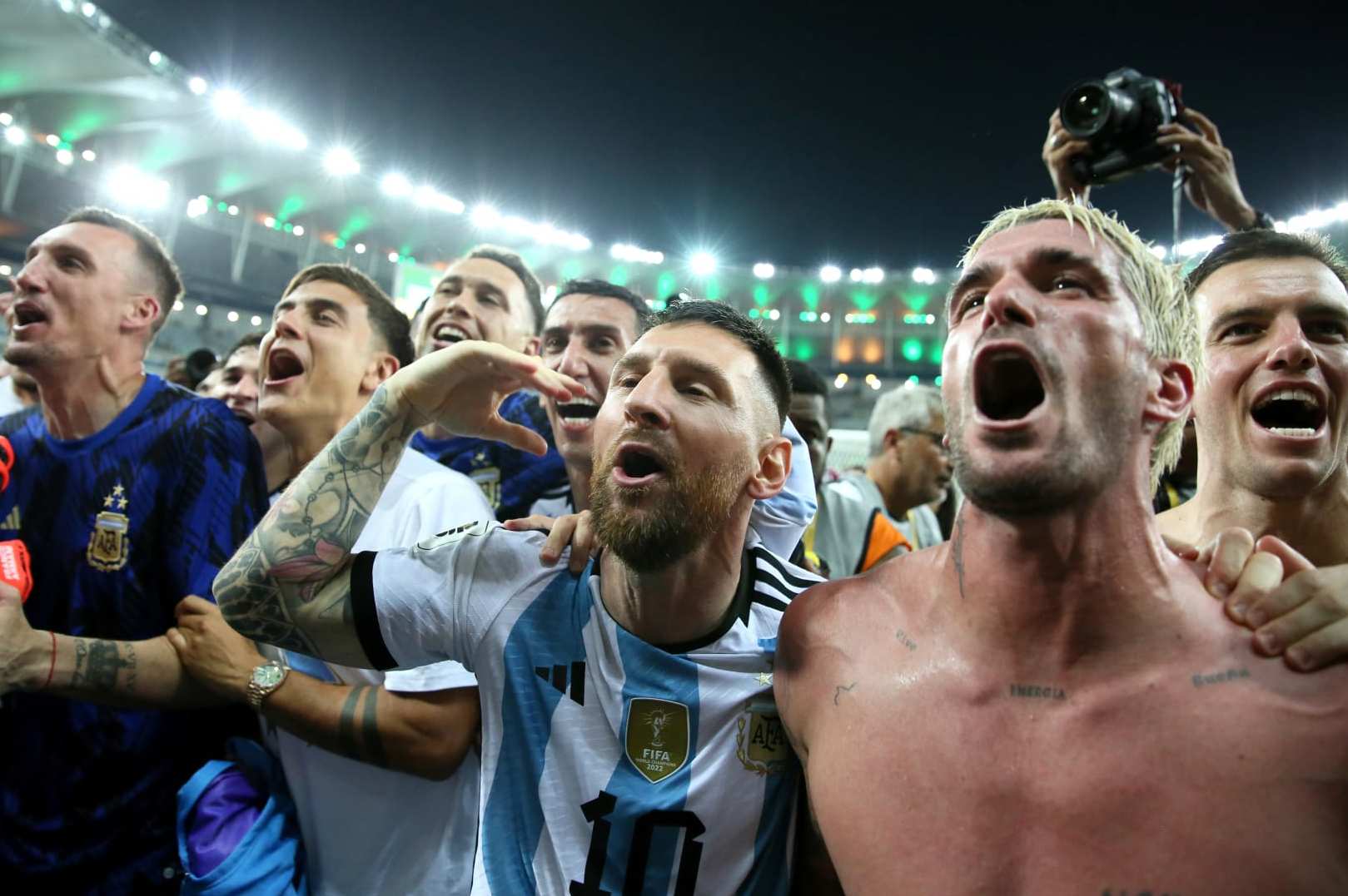 RIO DE JANEIRO, BRAZIL - NOVEMBER 21: Franco Armani ,Paulo Dybala ,Angel Di Maria ,Lionel Messi ,Rodrigo De Paul and Giovani Lo Celso of Argentina celebrates the victory during a FIFA World Cup 2026 Qualifier match between Brazil and Argentina at Maracana Stadium on November 21, 2023 in Rio de Janeiro, Brazil. (Photo by MB Media/Getty Images)