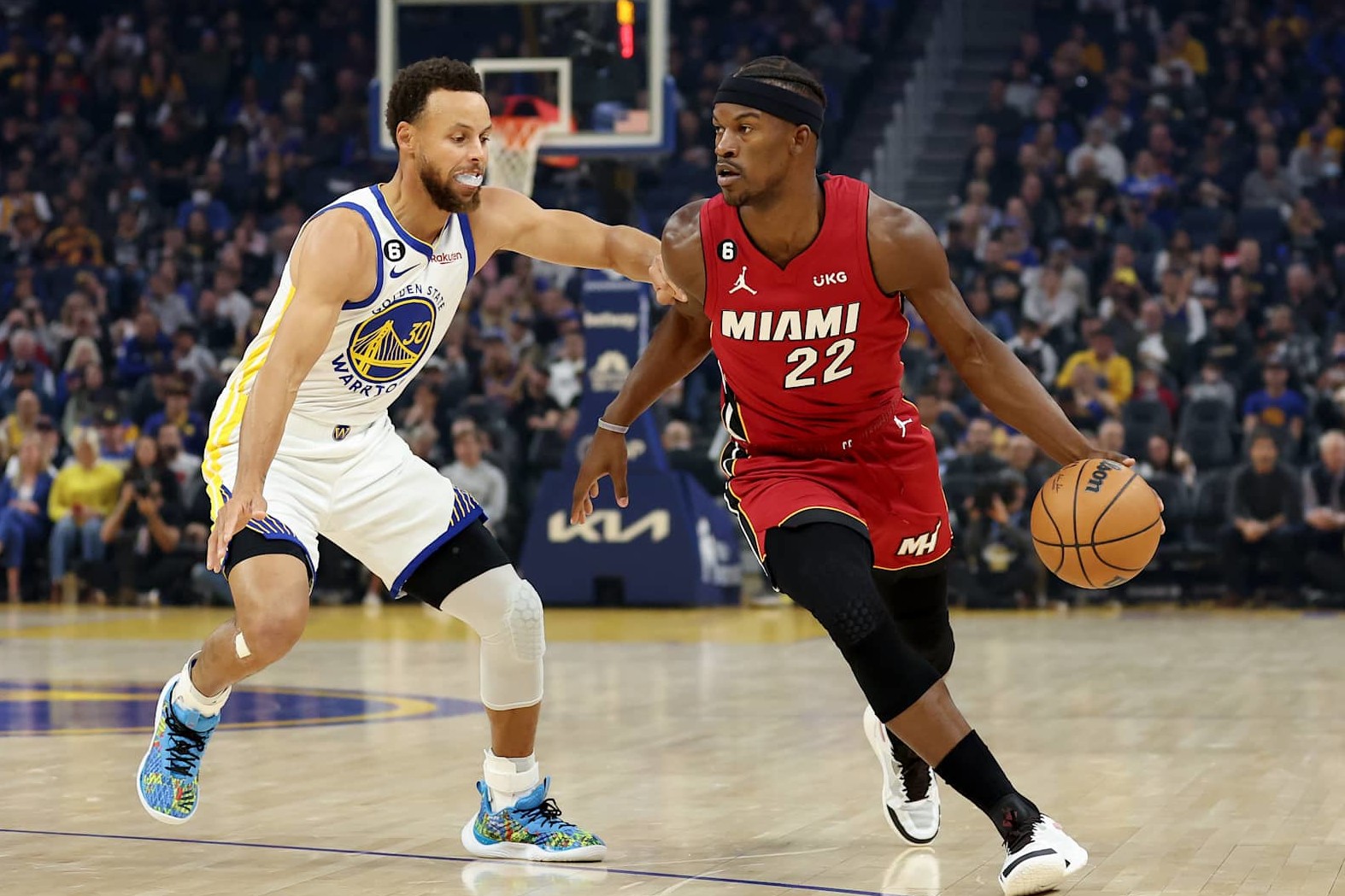 SAN FRANCISCO, CALIFORNIA - OCTOBER 27: Jimmy Butler #22 of the Miami Heat is guarded by Stephen Curry #30 of the Golden State Warriors at Chase Center on October 27, 2022 in San Francisco, California. NOTE TO USER: User expressly acknowledges and agrees that, by downloading and or using this photograph, User is consenting to the terms and conditions of the Getty Images License Agreement. (Photo by Ezra Shaw/Getty Images)