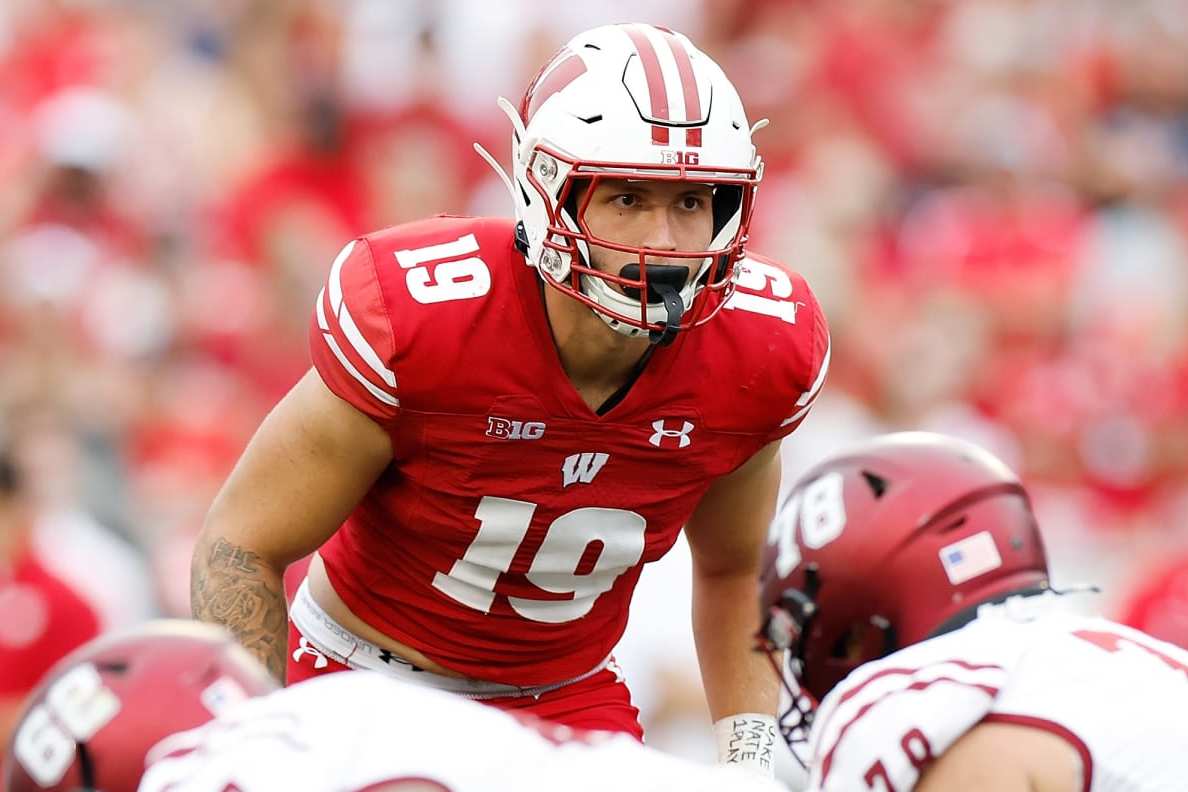 MADISON, WISCONSIN - SEPTEMBER 17: Nick Herbig #19 of the Wisconsin Badgers before the snap against the New Mexico State Aggies at Camp Randall Stadium on September 17, 2022 in Madison, Wisconsin. (Photo by John Fisher/Getty Images)