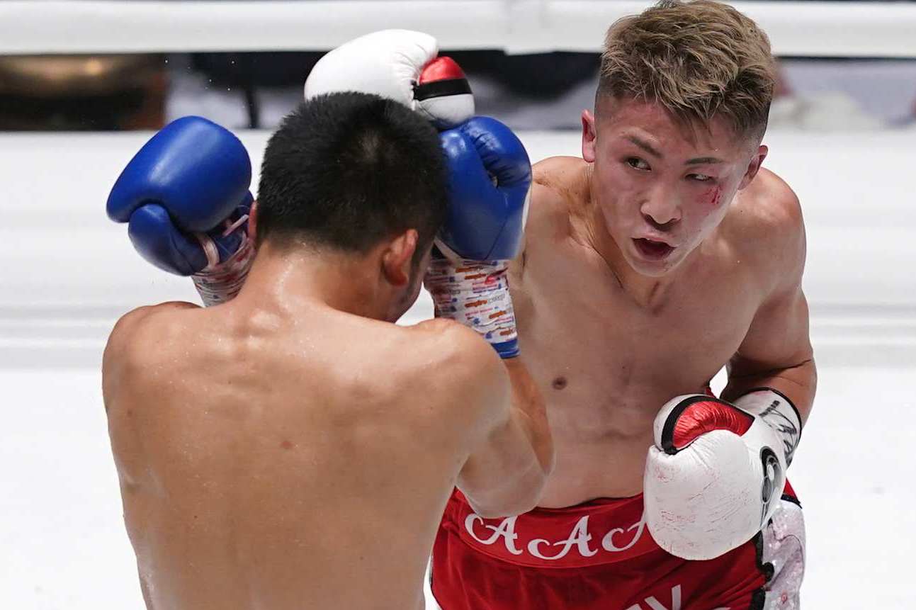 TOKYO, JAPAN - DECEMBER 14: Naoya Inoue (R) of Japan punches Aran Dipaen of Thailand during the WBA Super Bantamweight and IBO Bantamweight title bout at Ryogoku Kokugikan on December 14, 2021 in Tokyo, Japan. (Photo by Toru Hanai/Getty Images)