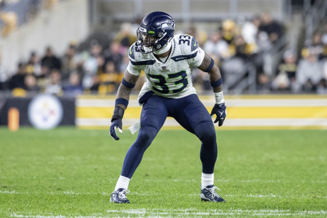 Seahawks' Jamal Adams leaves vs Broncos with knee injury