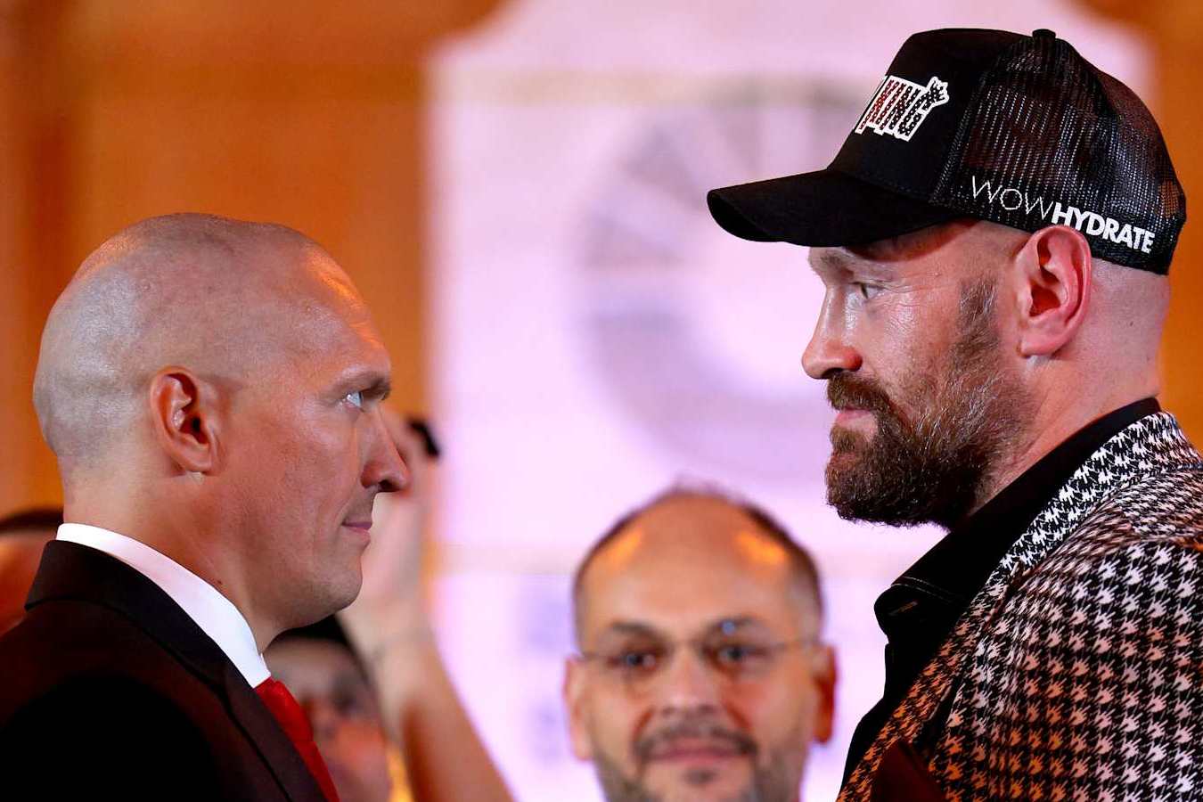LONDON, ENGLAND - OCTOBER 23: Oleksandr Usyk and Tyson Fury face off during the Usyk v Fury 2 Press Conference ahead of their IBO, WBC and WBO World Heavyweight titles' fight at Guildhall on October 23, 2024 in London, England. (Photo by Andrew Redington/Getty Images)