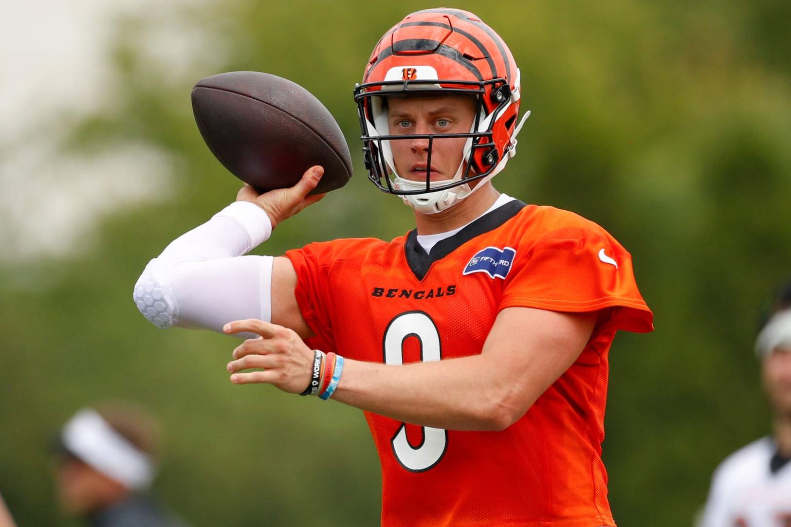 CINCINNATI, OH - JULY 29: Cincinnati Bengals quarterback Joe Burrow (9) passes the ball during the Cincinnati Bengals training camp at Kettering Health Practice Fields on July 29, 2024 in Cincinnati, Ohio. (Photo by Ian Johnson/Icon Sportswire via Getty Images)