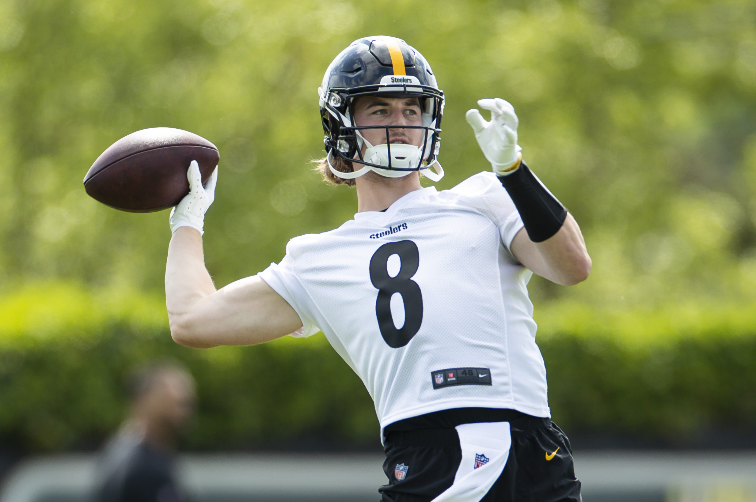 Kenny Pickett Makes Steelers Debut, But Not Named Starting Quarterback