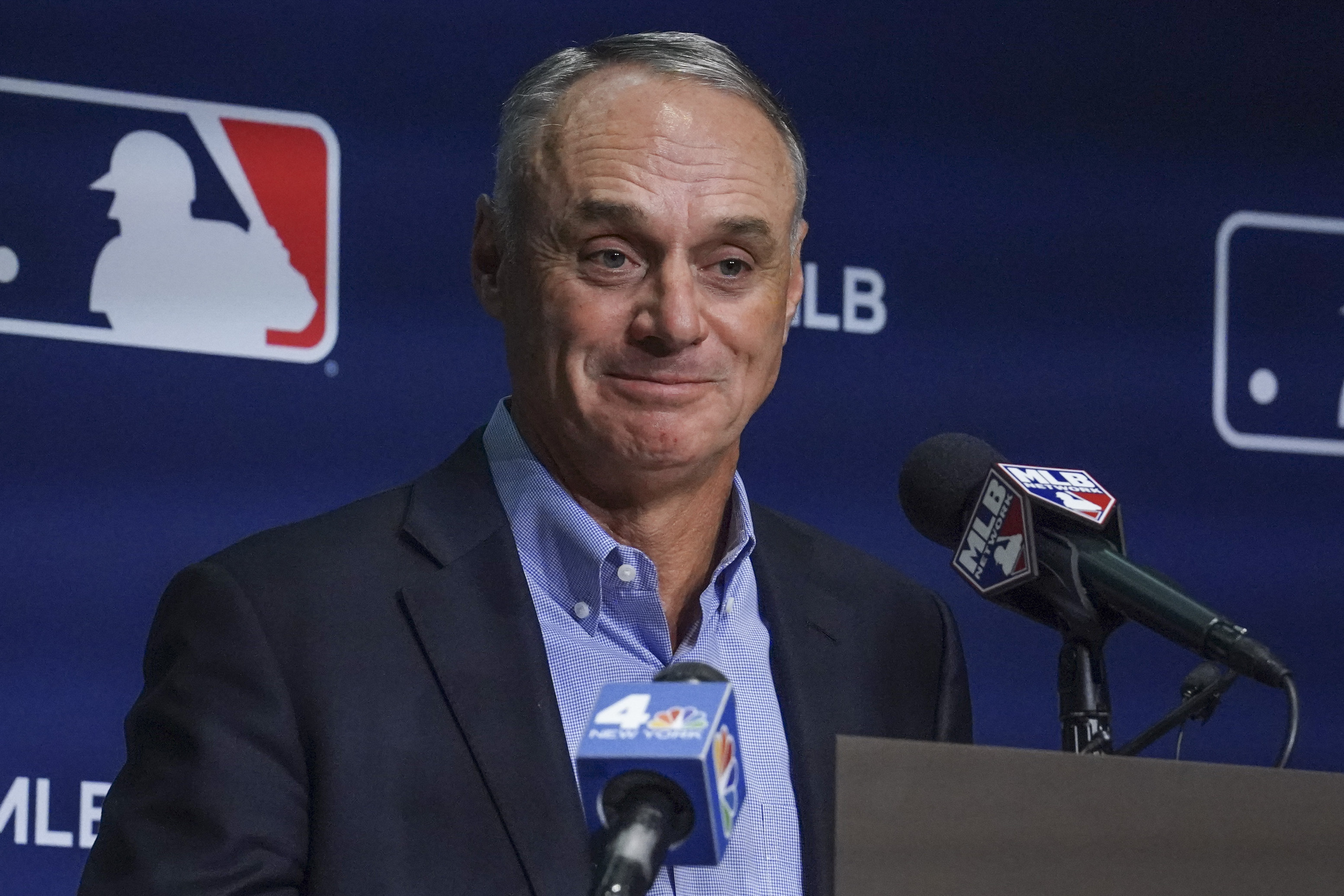 Rob Manfred Gifted Each MLB Player Bose Headphones and Wrote a Letter of Appreci..