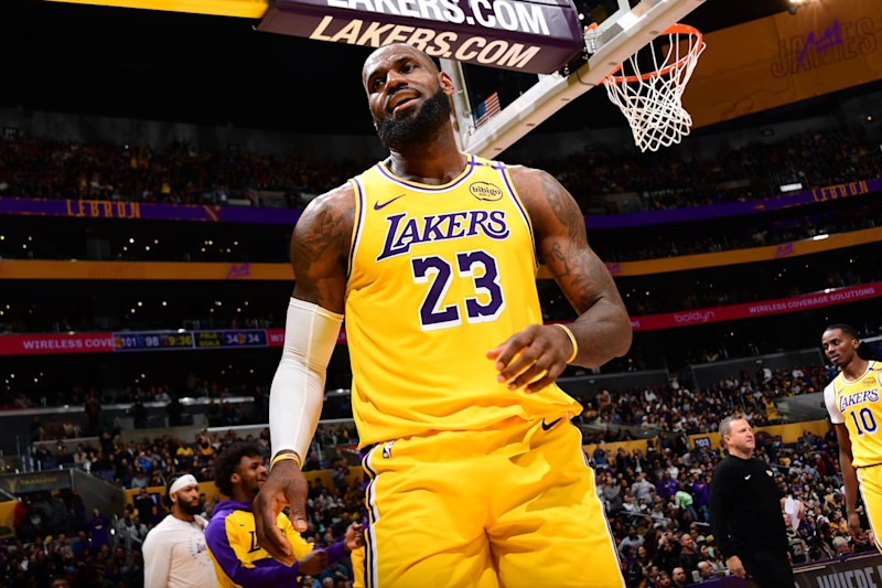 Lakers is lebron playing tonight top
