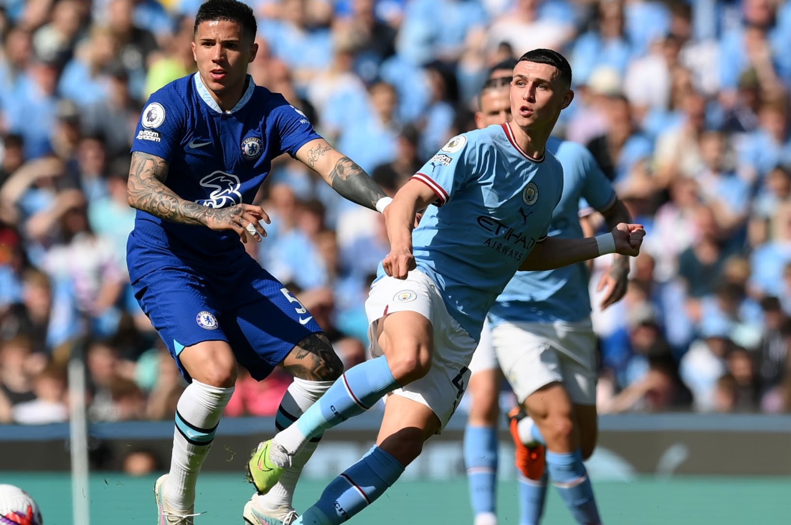 MANCHESTER, ENGLAND - MAY 21: Phil Foden of Manchester City passes the ball whilst under pressure from Enzo Fernandez of Chelsea during the Premier League match between Manchester City and Chelsea FC at Etihad Stadium on May 21, 2023 in Manchester, England. (Photo by Shaun Botterill/Getty Images)