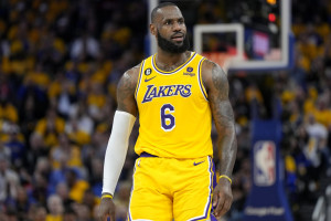 Lakers' LeBron James Responds to Flopping Allegations by Warriors HC Steve Kerr