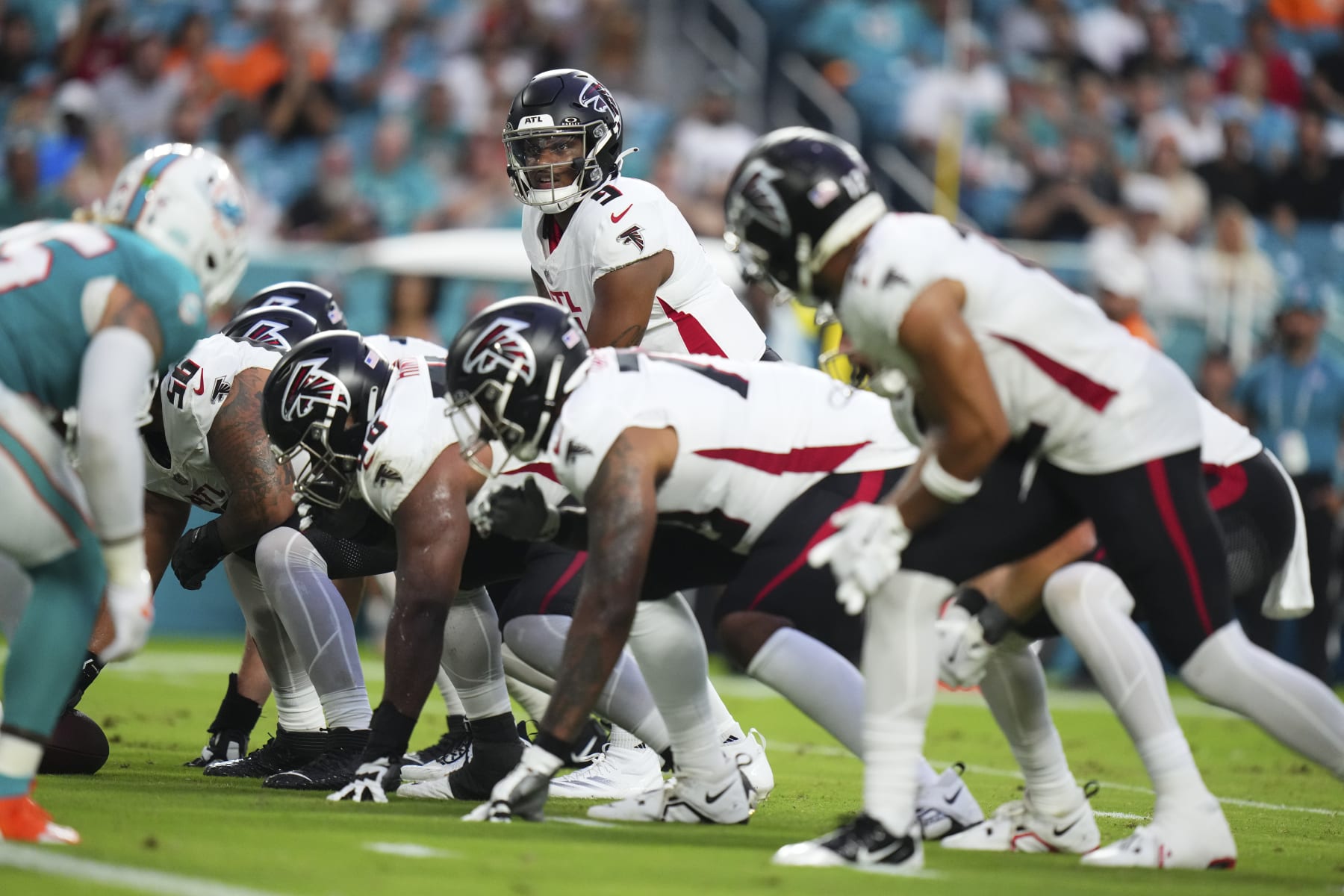 Atlanta Falcons rookie quarterback Michael Penix Jr. under center during Friday's preseason contest against the Miami Dolphins. 