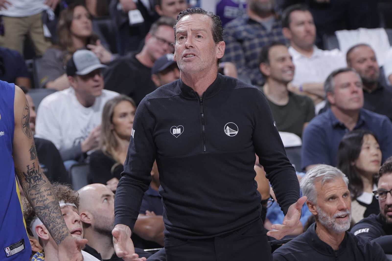 SACRAMENTO, CA - APRIL 16: Assistant Coach Kenny Atkinson of the Golden State Warriors coaches during the game against the Sacramento Kings during the 2024 Play-In Tournament on April 16, 2024 at Golden 1 Center in Sacramento, California. NOTE TO USER: User expressly acknowledges and agrees that, by downloading and or using this photograph, User is consenting to the terms and conditions of the Getty Images Agreement. Mandatory Copyright Notice: Copyright 2024 NBAE (Photo by Rocky Widner/NBAE via Getty Images)