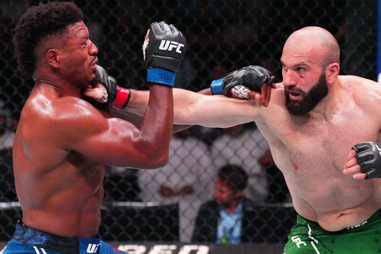 ABU DHABI, UNITED ARAB EMIRATES - AUGUST 03: (R-L) Azamat Murzakanov of Russia punches Alonzo Menifield in a light heavyweight fight during the UFC Fight Night event at Etihad Arena on August 03, 2024 in Abu Dhabi, United Arab Emirates. (Photo by Josh Hedges/Zuffa LLC via Getty Images)