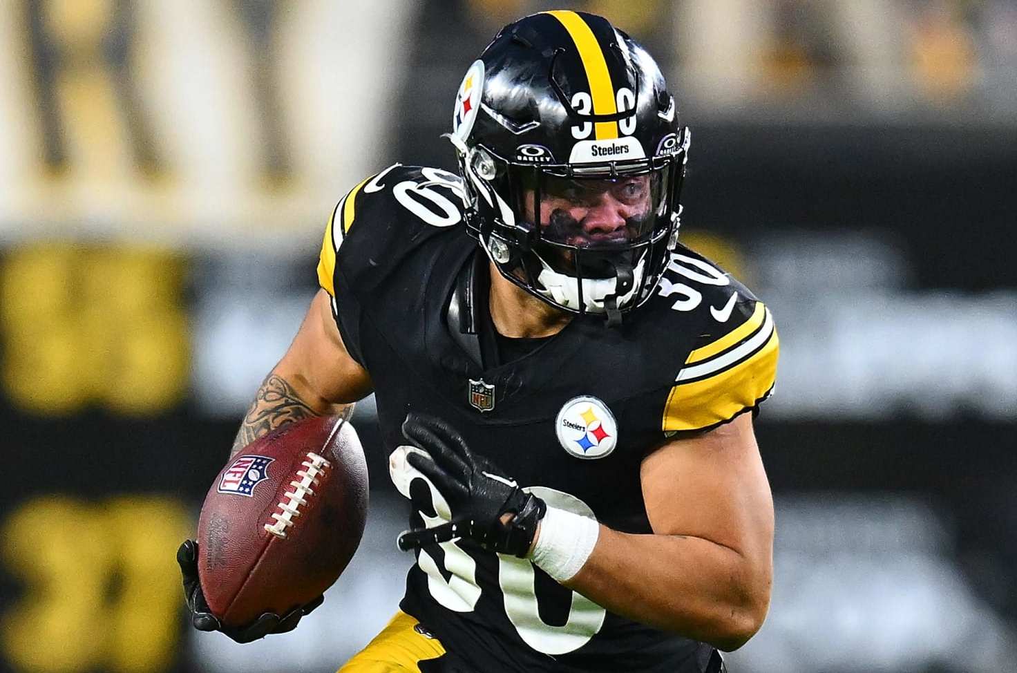 PITTSBURGH, PENNSYLVANIA - DECEMBER 23: Jaylen Warren #30 of the Pittsburgh Steelers in action during the game against the Cincinnati Bengals at Acrisure Stadium on December 23, 2023 in Pittsburgh, Pennsylvania. (Photo by Joe Sargent/Getty Images)