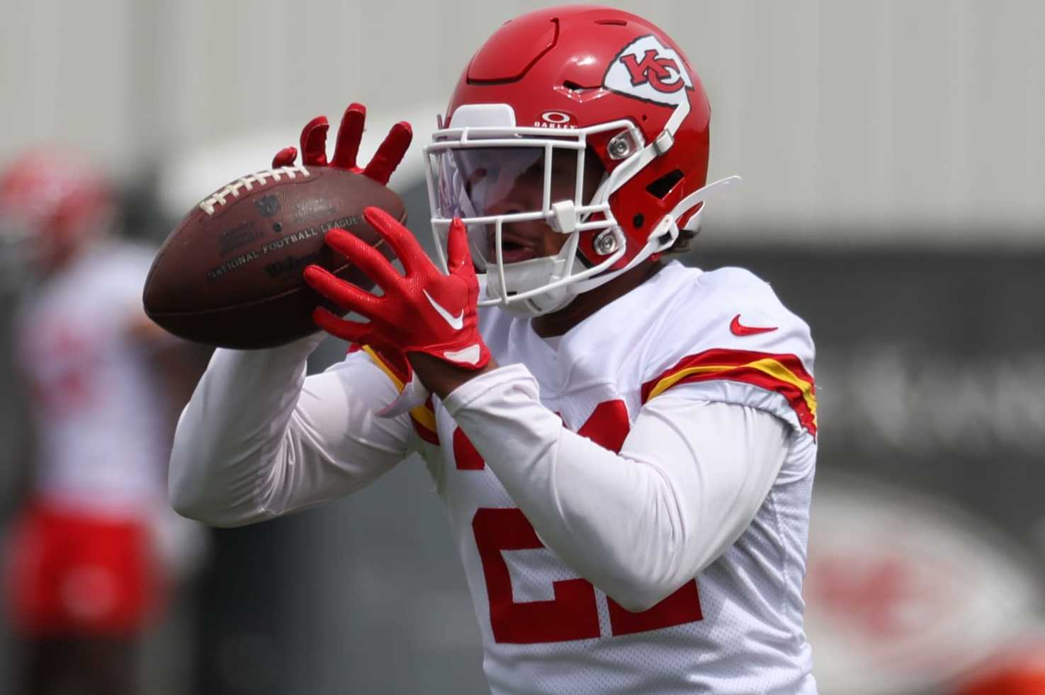 KANSAS CITY, MO - MAY 30: Kansas City Chiefs cornerback Jaden Hicks (21) catches a ball during OTA's on May 30, 2024 at the Chiefs practice facility in Kansas City, MO. (Photo by Scott Winters/Icon Sportswire via Getty Images)