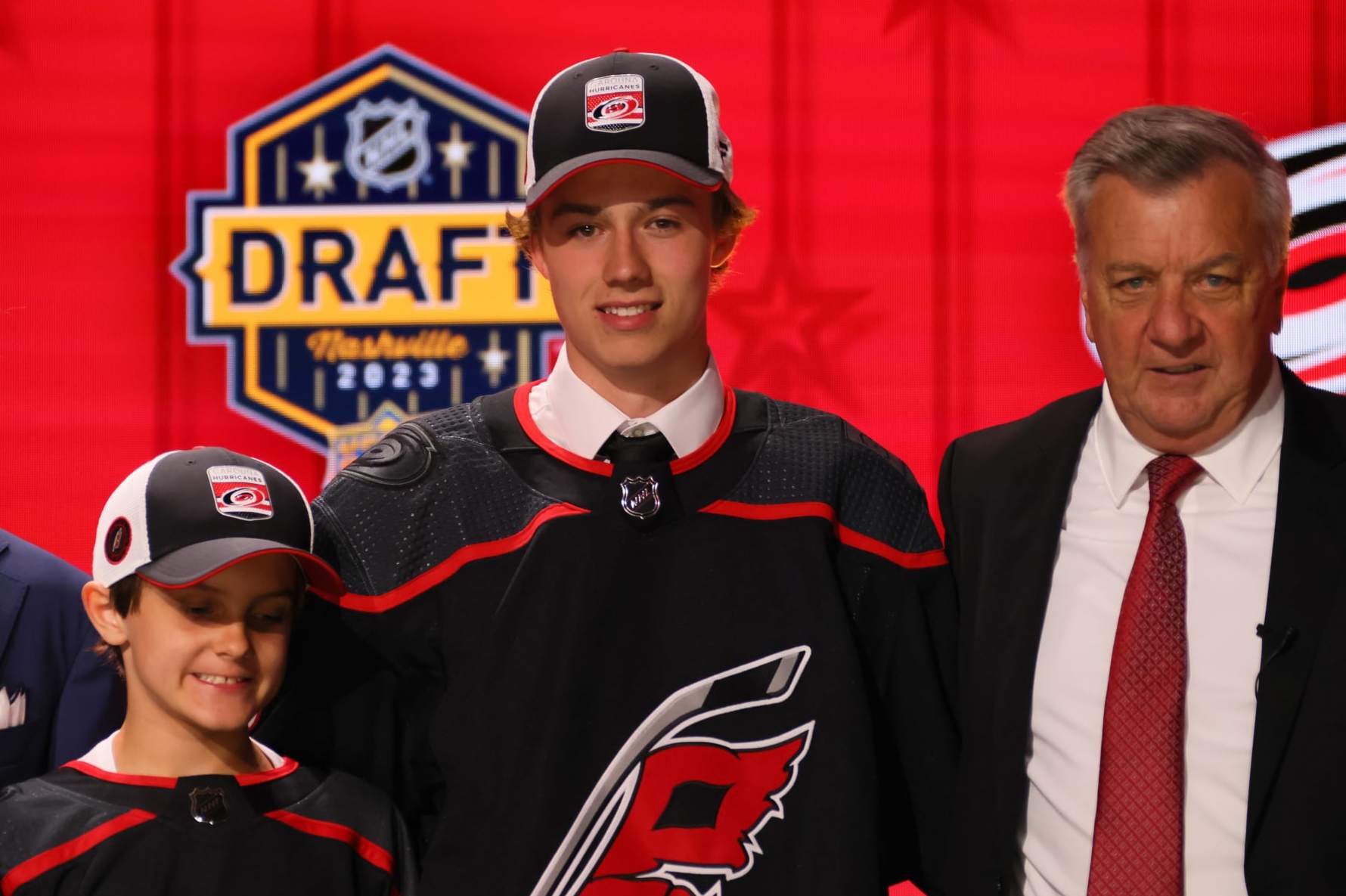 Colorado Avalanche keep both first-round picks, draft a center and