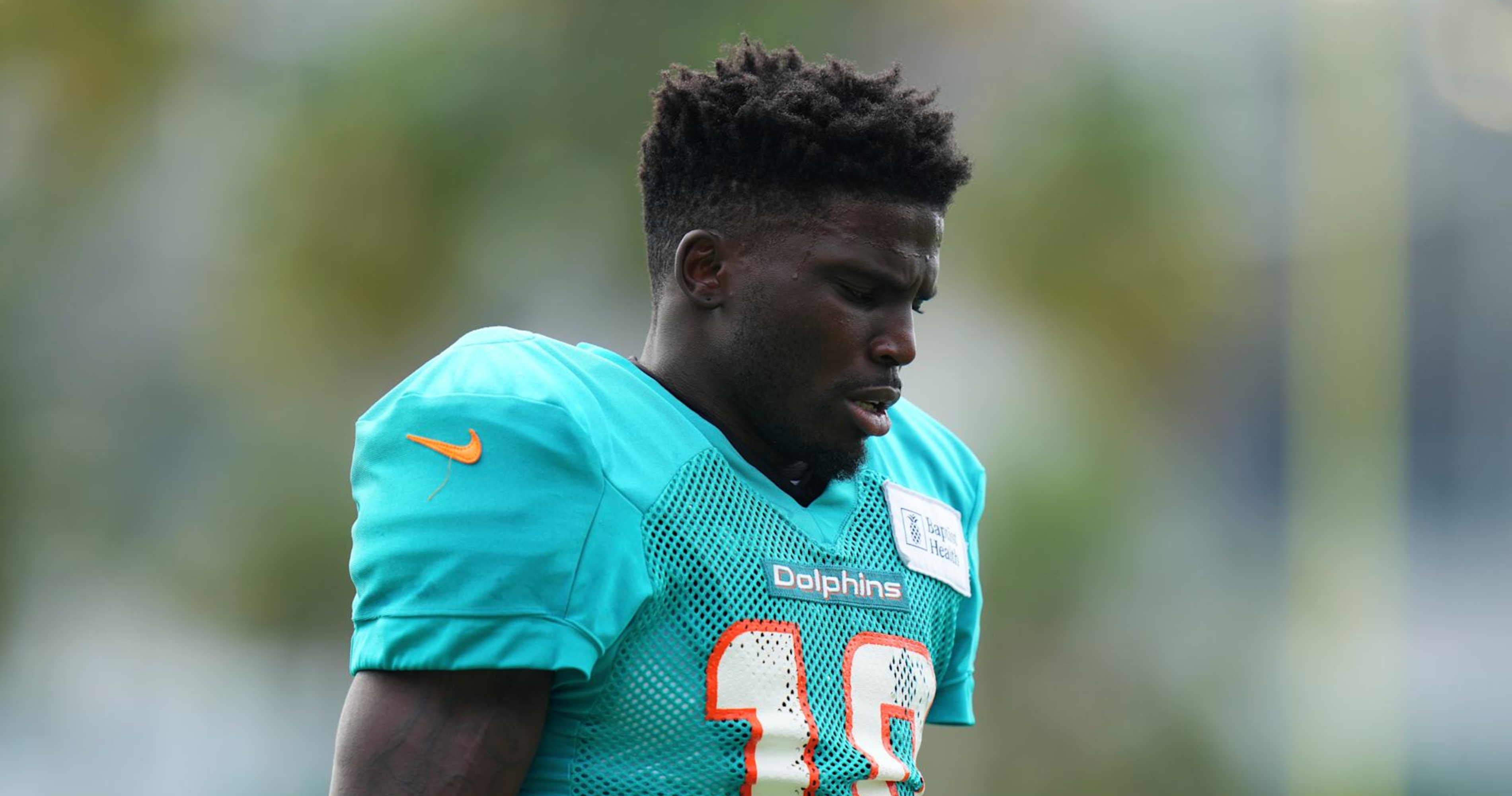 Dolphins Tyreek Hill Detained In Handcuffs By Police For Driving dolphins-tyreek-hill-detained-in-handcuffs-by-police-for-driving
