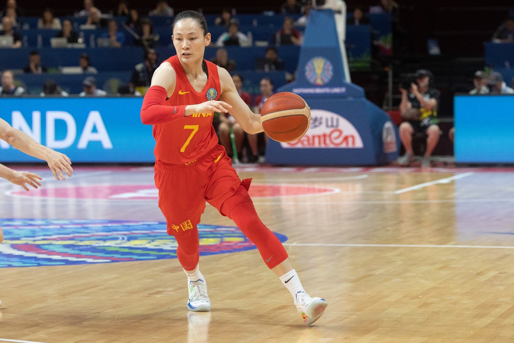 SYDNEY, AUSTRALIA - SEPTEMBER 30: China's Yang Liwei drives towards the basket during the 2022 FIBA Women's Basketball World Cup Semi Final match between Australia and China at Sydney Superdome, on September 30, 2022, in Sydney, Australia. (Photo by Steve Christo - Corbis/Corbis via Getty Images)