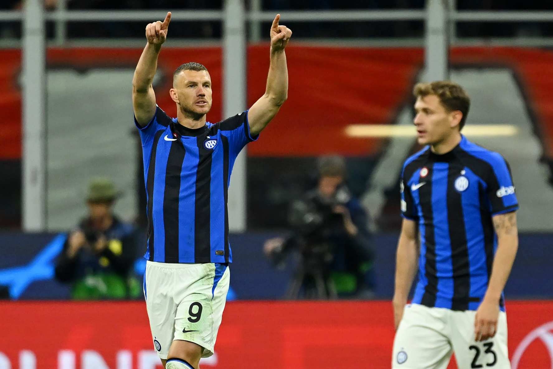 MILAN, ITALY - MAY 10: Edin Dzeko of FC Internazionale celebrates after scoring the team's first goal during the UEFA Champions League semi-final first leg match between AC Milan and FC Internazionale at San Siro on May 10, 2023 in Milan, Italy. (Photo by Tullio Puglia - UEFA/UEFA via Getty Images)