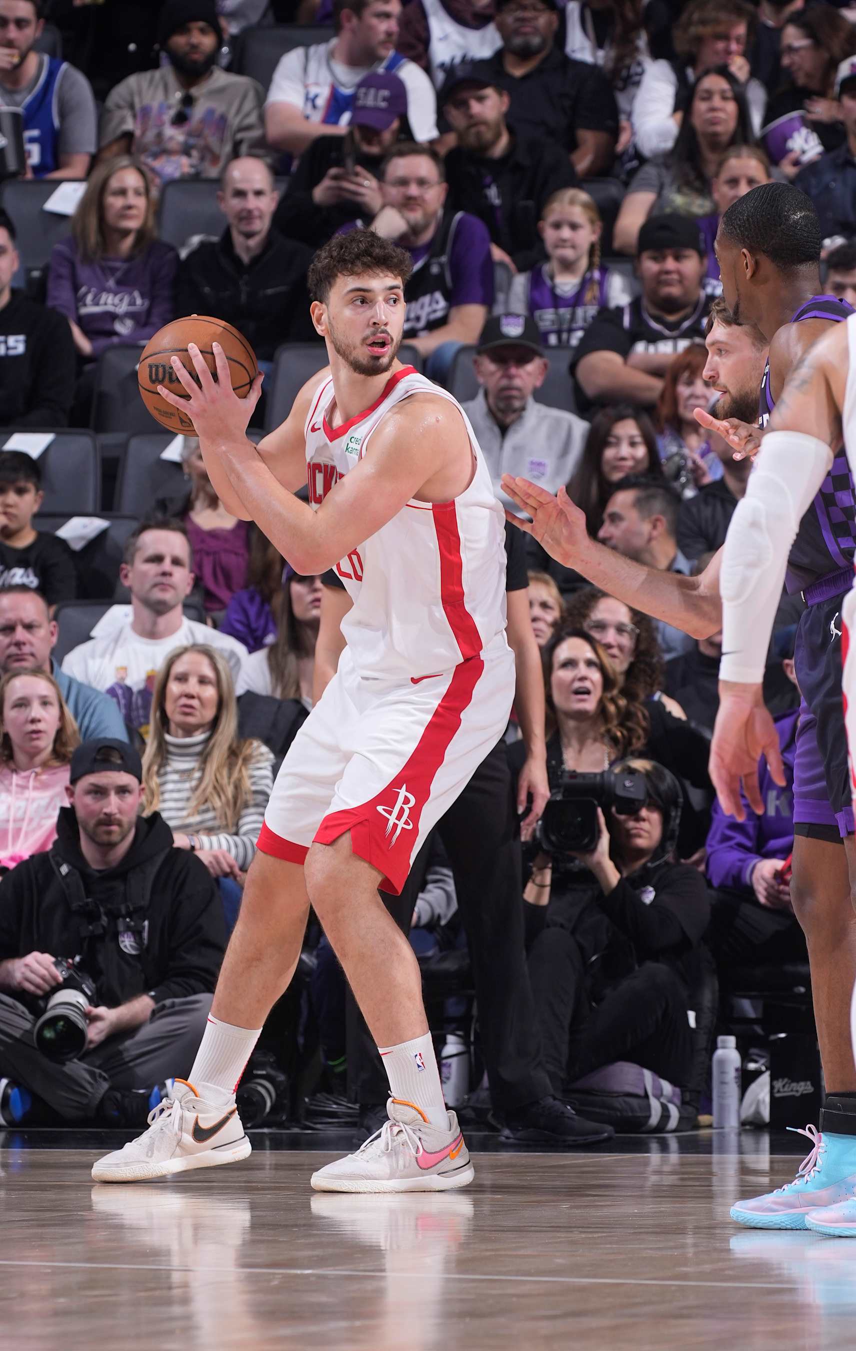 SACRAMENTO, CA - MARCH 10: Alperen Sengun #28 of the Houston Rockets posts up during the game against the Sacramento Kings on March 10, 2024 at Golden 1 Center in Sacramento, California. NOTE TO USER: User expressly acknowledges and agrees that, by downloading and or using this photograph, User is consenting to the terms and conditions of the Getty Images Agreement. Mandatory Copyright Notice: Copyright 2024 NBAE (Photo by Rocky Widner/NBAE via Getty Images)