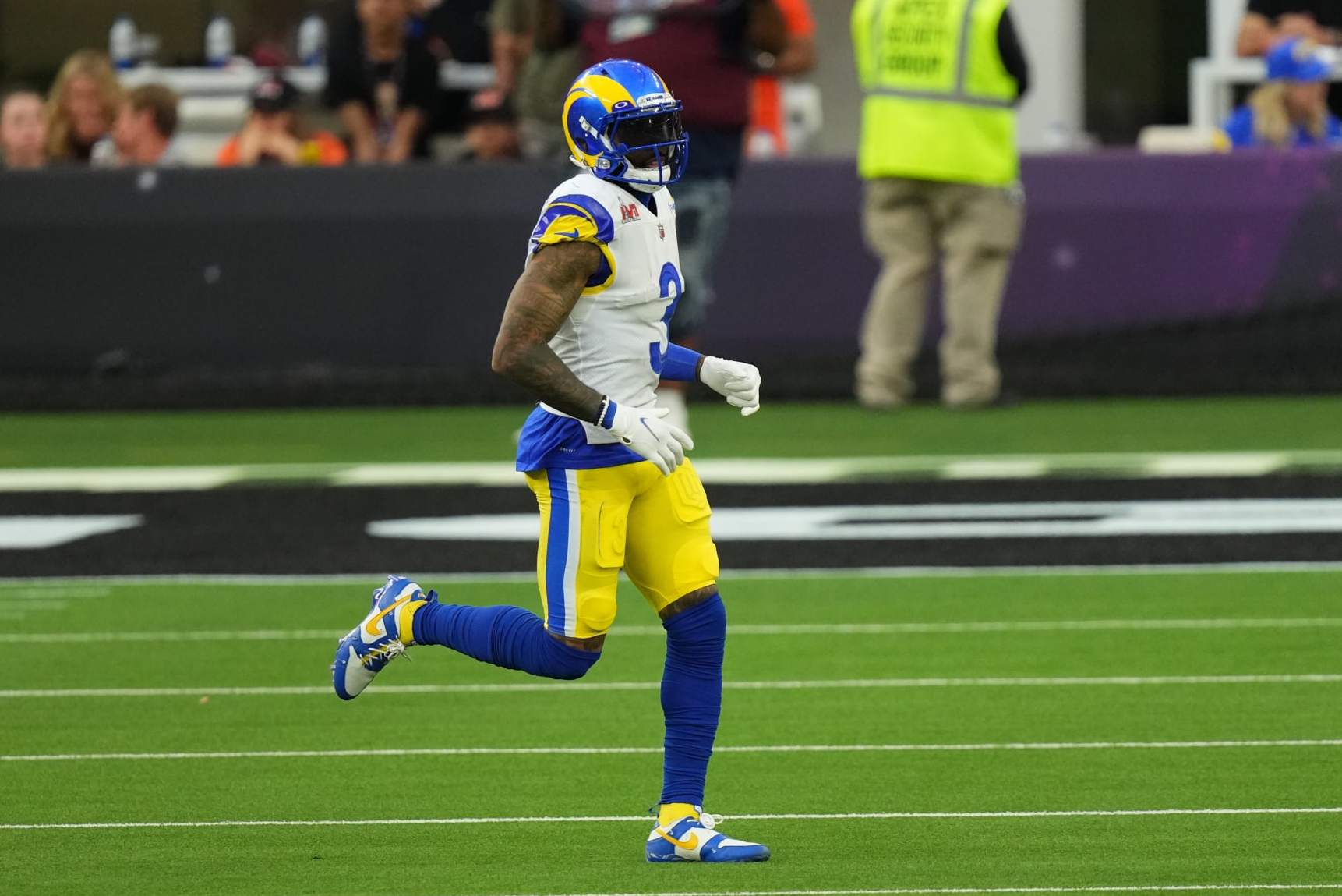 Rams have locker ready for free agent receiver: report