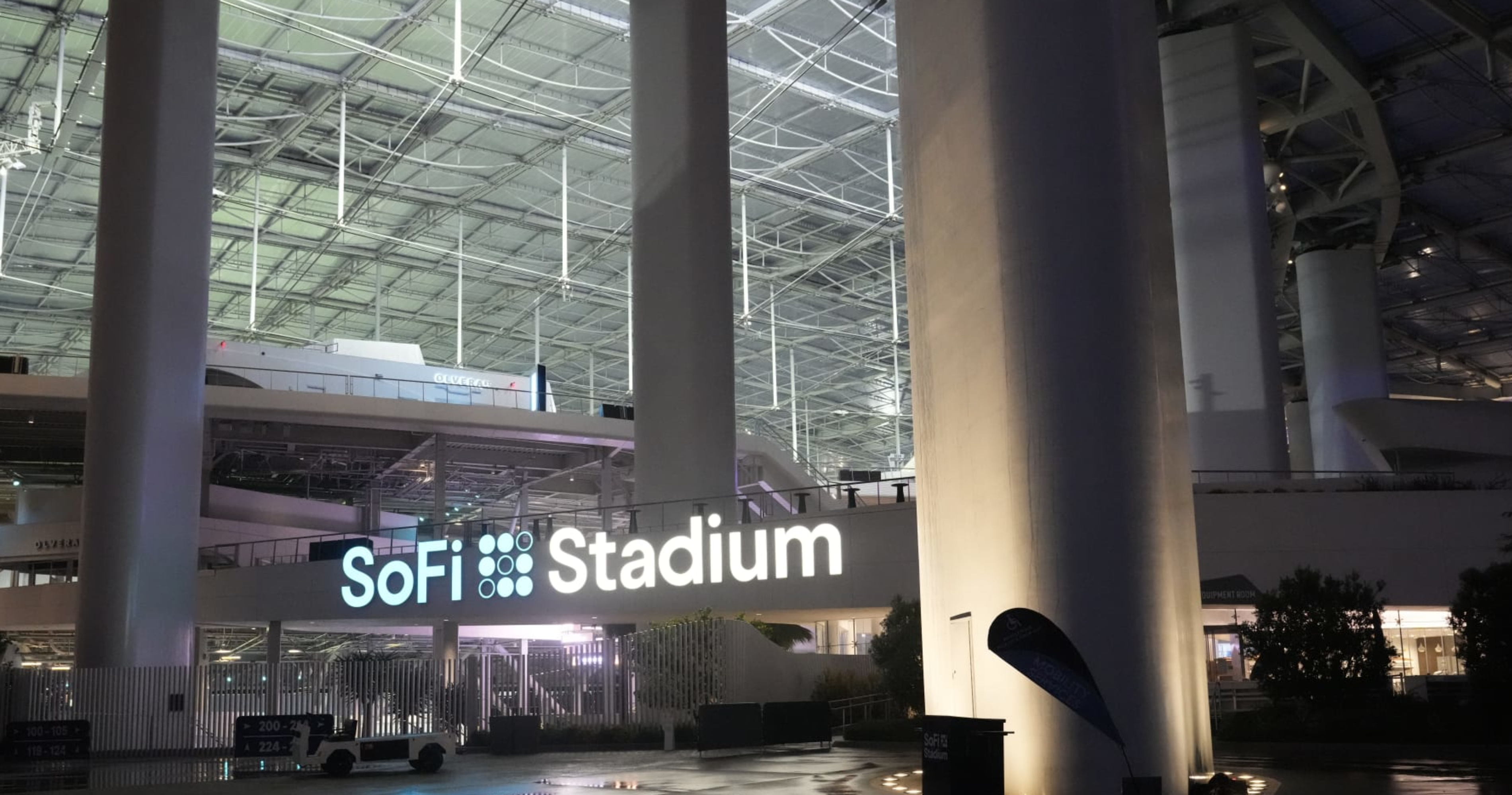 Peter King Would 'Bet a Lot' That Los Angeles Hosts NFL Super Bowl in