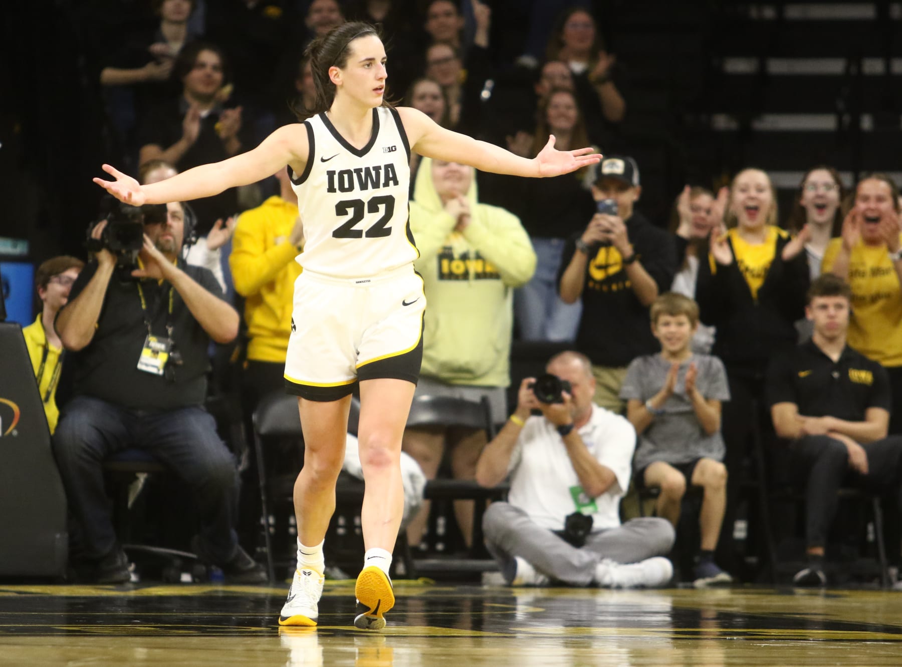 Caitlin Clark Falls 1 Point Short of Tying Antoine Davis' Record for 30