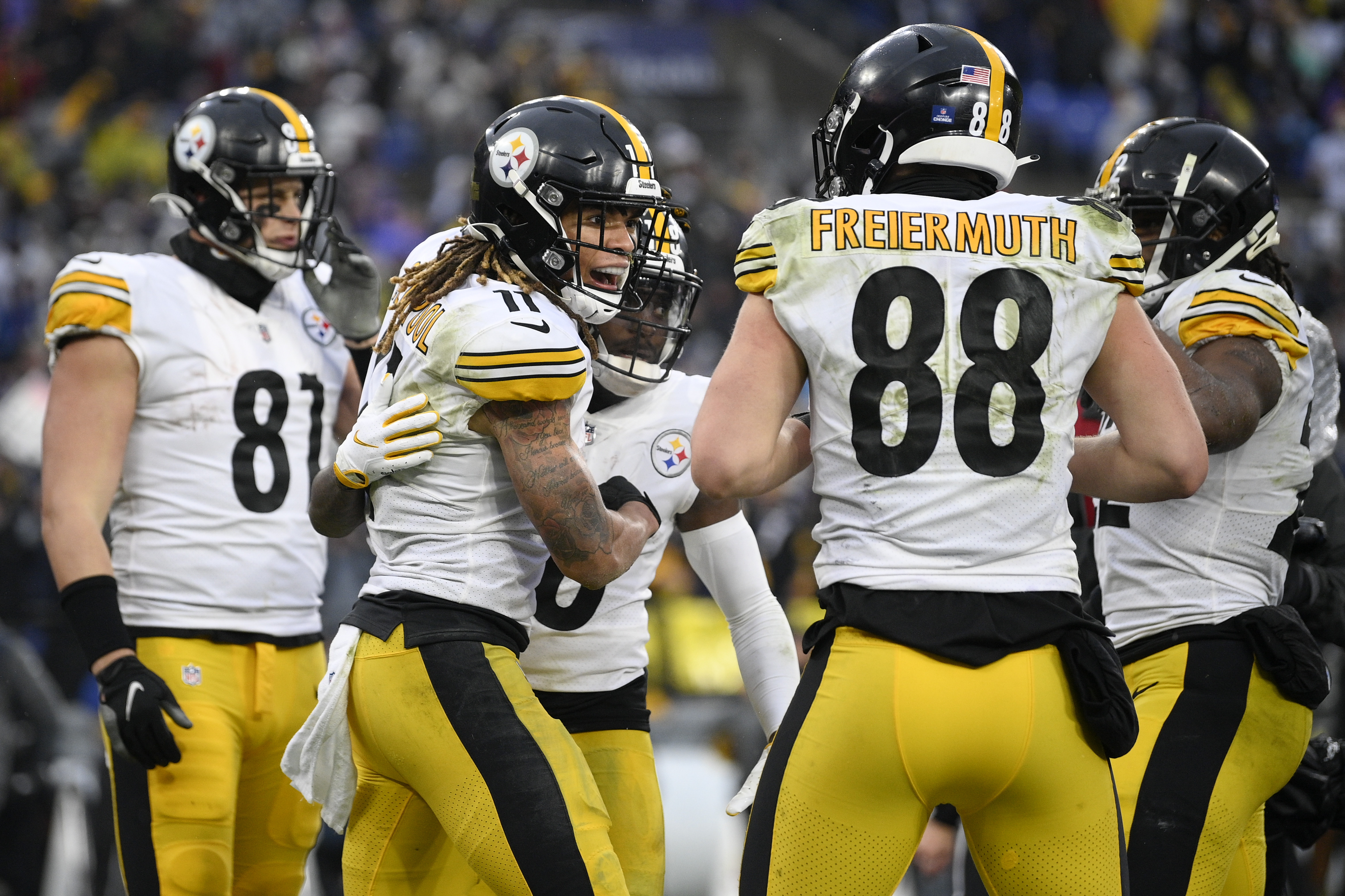 Ben Roethlisberger, Steelers Beat Ravens to Keep NFL Playoff Hopes Alive
