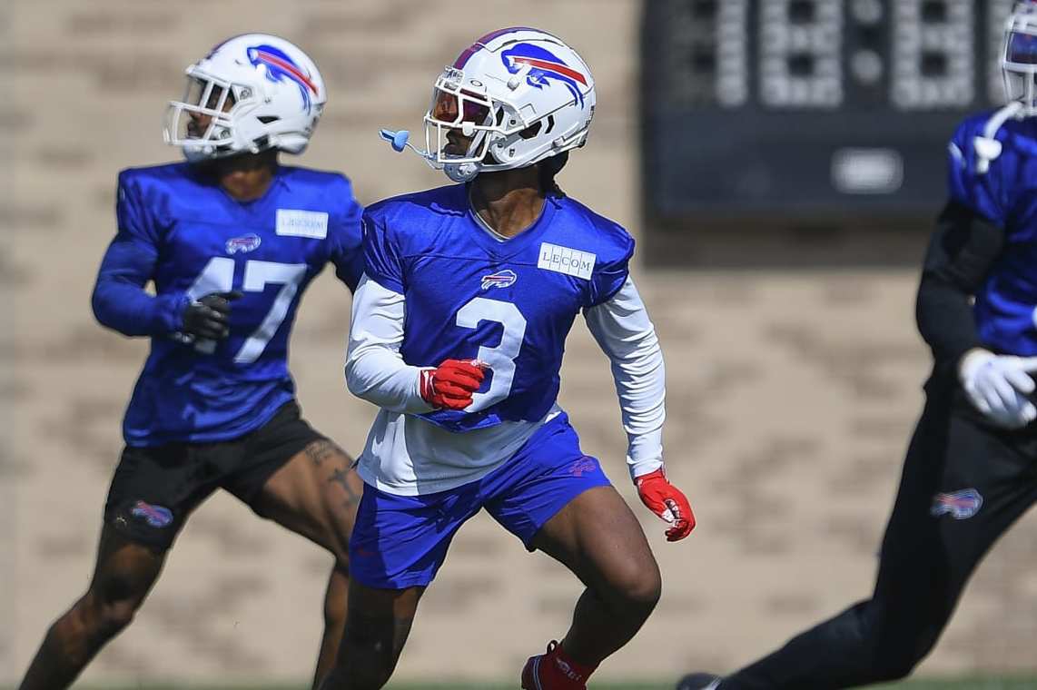 Indianapolis Colts running back Max Borchi runs a drill during football  practice at the NFL team's practice facility in Indianapolis, Friday, May 13,  2022. (AP Photo/Michael Conroy Stock Photo - Alamy