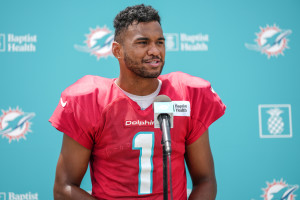 No, the Dolphins should not 'unretire' Dan Marino's 13 for Tua Tagovailoa -  The Phinsider