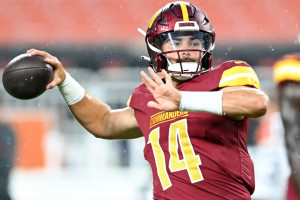 Jacoby Brissett providing Sam Howell with guidance amid QB competition