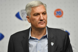 Pac-12, Commissioner George Kliavkoff Agree to Part Ways After Exits of Oregon, More