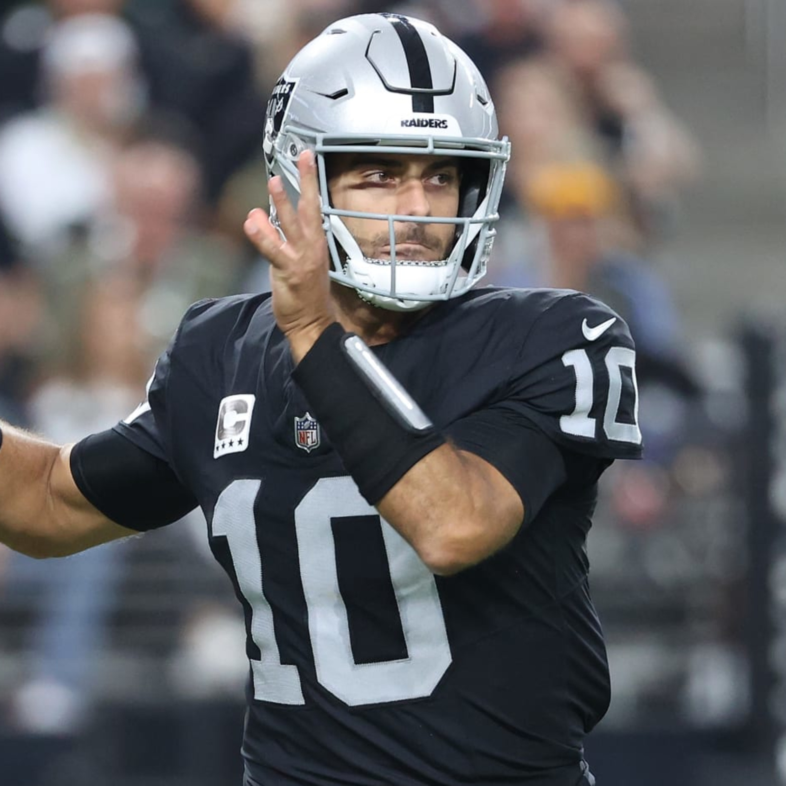 Jimmy Garoppolo looks sharp in his Raiders debut, and Vegas beats