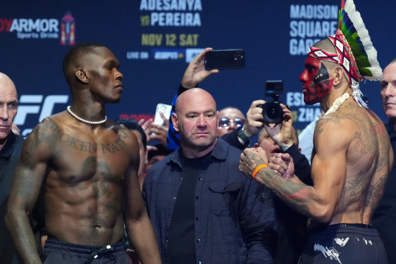 NEW YORK, NEW YORK - NOVEMBER 11: (L-R) Opponents Israel Adesanya of Nigeria and Alex Pereira of Brazil face off during the UFC 281 ceremonial weigh-in at Radio City Music Hall on November 11, 2022 in New York City. (Photo by Jeff Bottari/Zuffa LLC)