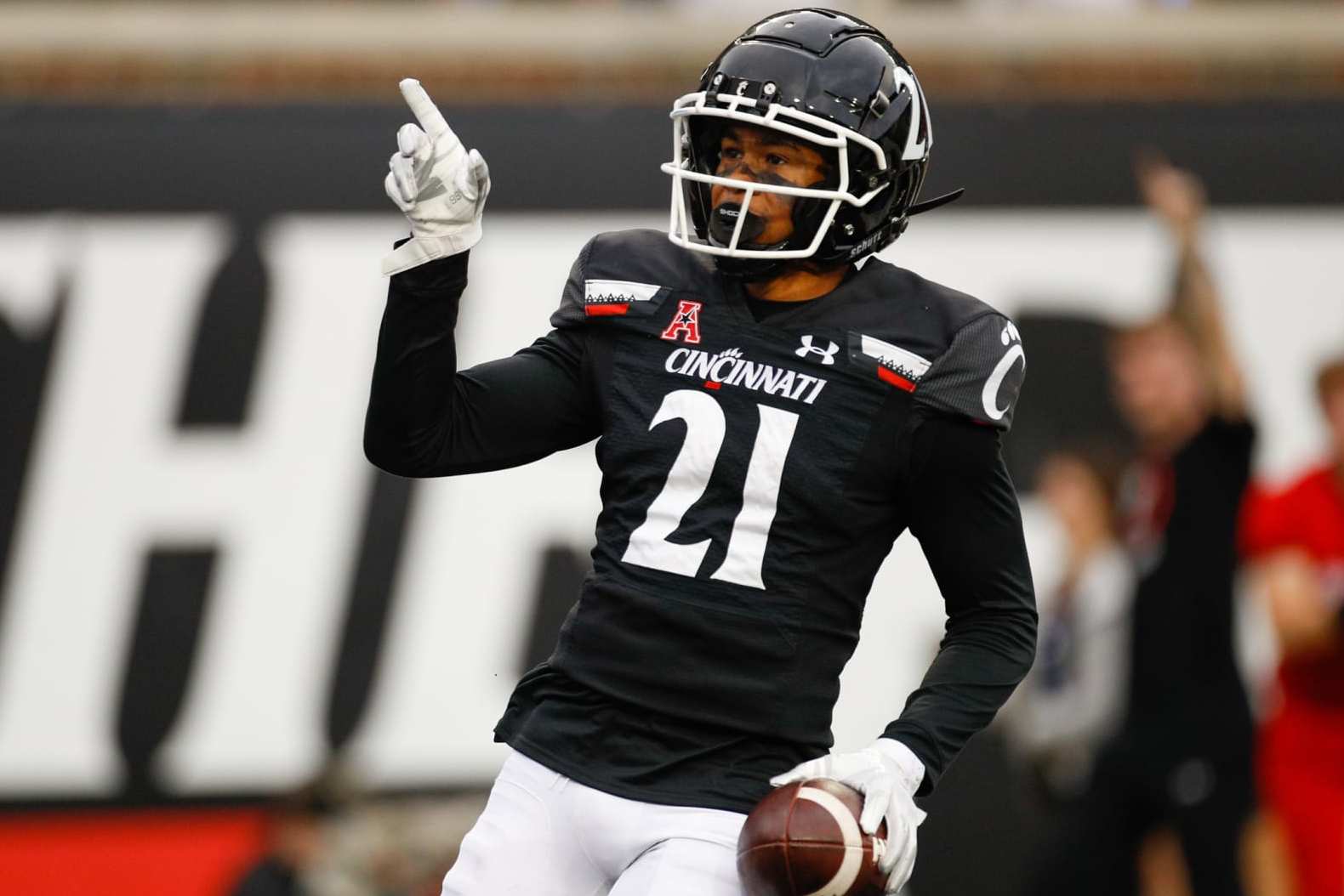 CINCINNATI, OH - NOVEMBER 05: Cincinnati Bearcats wide receiver Tyler Scott (21) reacts after scoring a touchdown during the game against the Navy Midshipmen and the Cincinnati Bearcats on November 5, 2022, at Nippert Stadium in Cincinnati, OH. (Photo by Ian Johnson/Icon Sportswire via Getty Images)