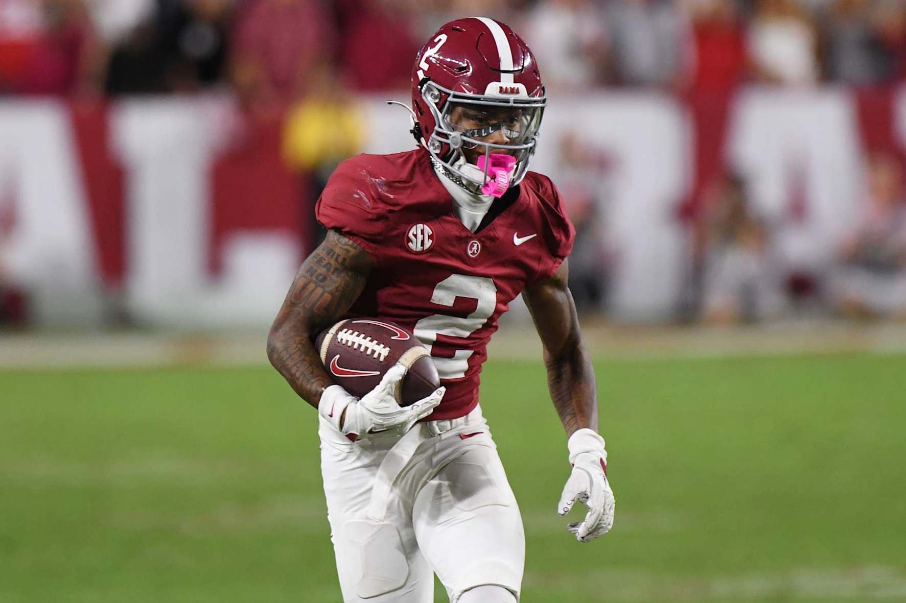 TUSCALOOSA, AL - SEPTEMBER 28: Alabama Crimson Tide wide receiver Ryan Williams (2) rushes the ball during the college football game between the Georgia Bulldogs and the Alabama Crimson Tide on September 28, 2024, at Bryant-Denny Stadium in Tuscaloosa, AL. (Photo by Jeffrey Vest/Icon Sportswire via Getty Images)