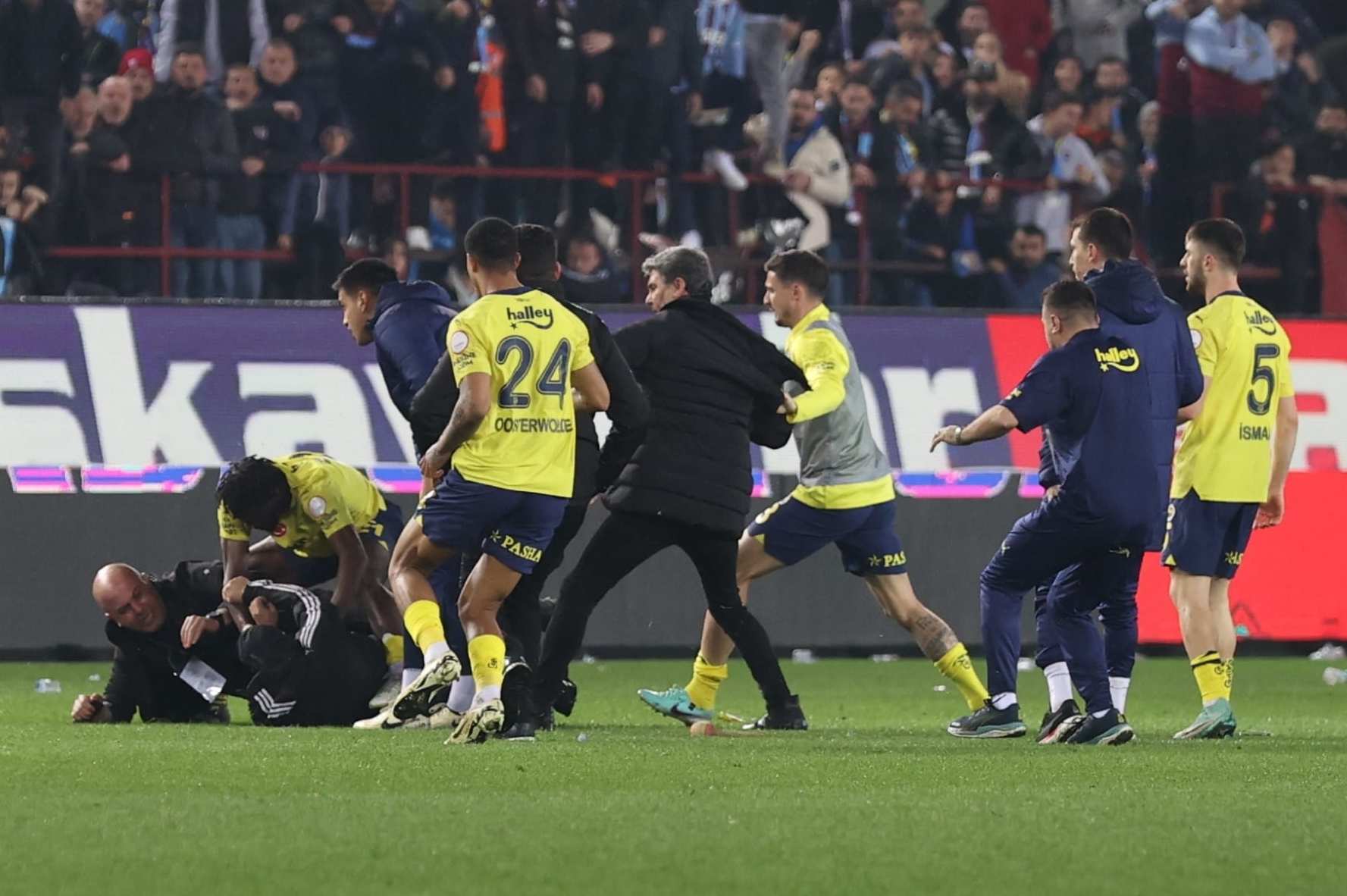 TRABZON, TURKIYE - MARCH 17: Security officers take measure as a brawl break out between players of Fenerbahce and supporters, who enter the pitch, after the Turkish Super Lig week 30 football match between Trabzonspor and Fenerbahce at Papara Park in Trabzon, Turkiye on March 17, 2024. (Photo by Hasan Tascan/Anadolu via Getty Images)