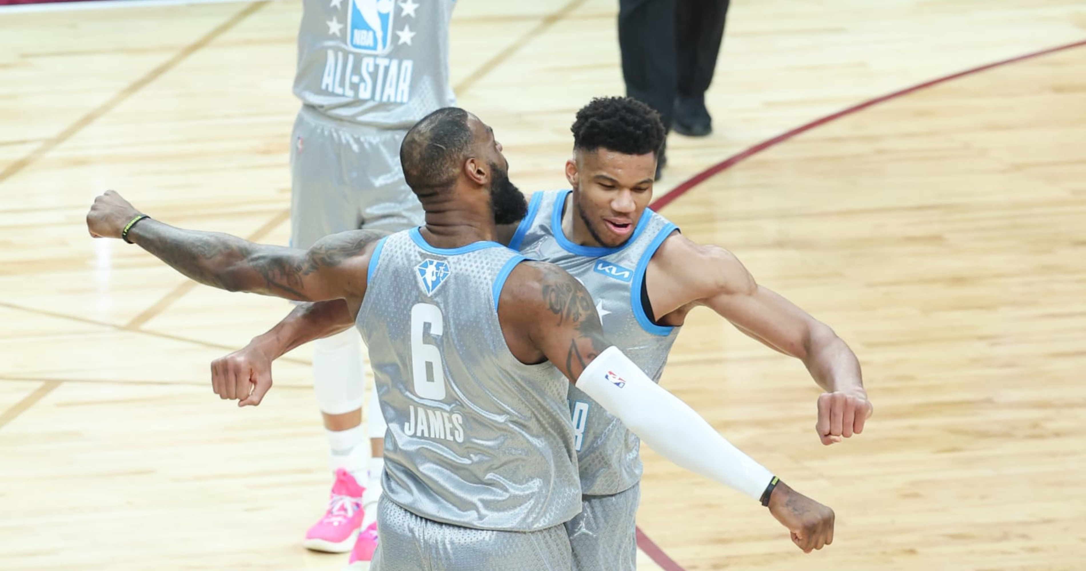 Giannis Antetokounmpo scores 30 to help Team LeBron James beat Team Kevin  Durant in NBA all-star game