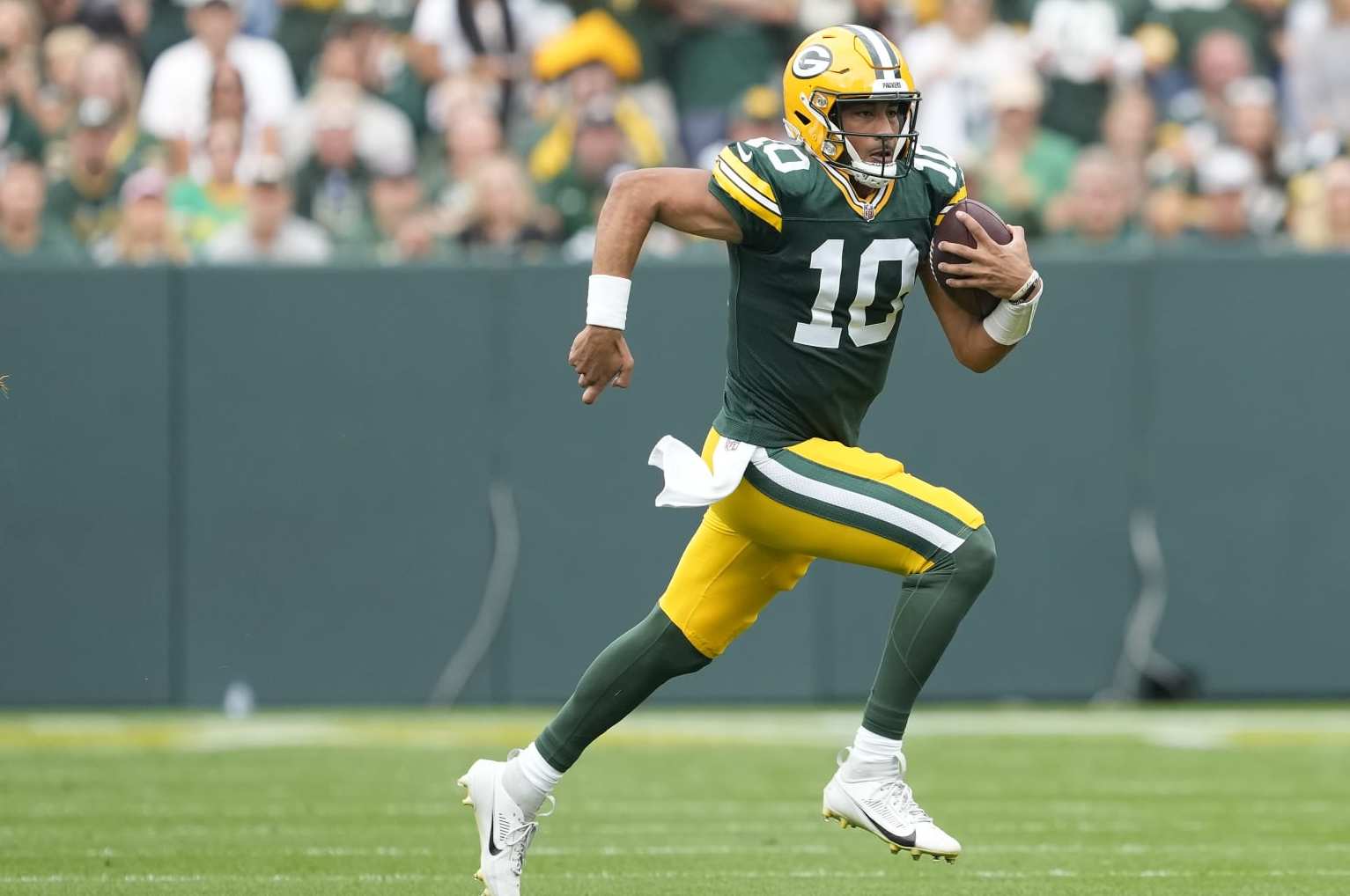 DFS Thursday Night Football Picks Week 4: Jordan Love, David Montgomery,  and Luke Musgrave Locks?