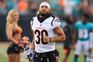 VIDEO: Evan McPherson Stays Out on Field at Halftime to Watch Dr. Dre