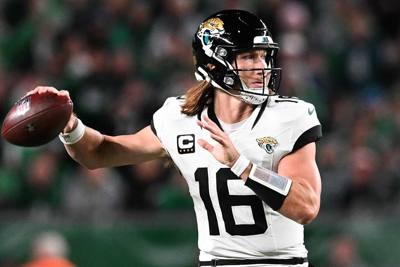 PHILADELPHIA, PENNSYLVANIA - NOVEMBER 3: Trevor Lawrence #16 of the Jacksonville Jaguars passes in the third quarter against the Jacksonville Jaguars at Lincoln Financial Field on November 3, 2024 in Philadelphia, Pennsylvania. (Photo by Kathryn Riley/Getty Images)