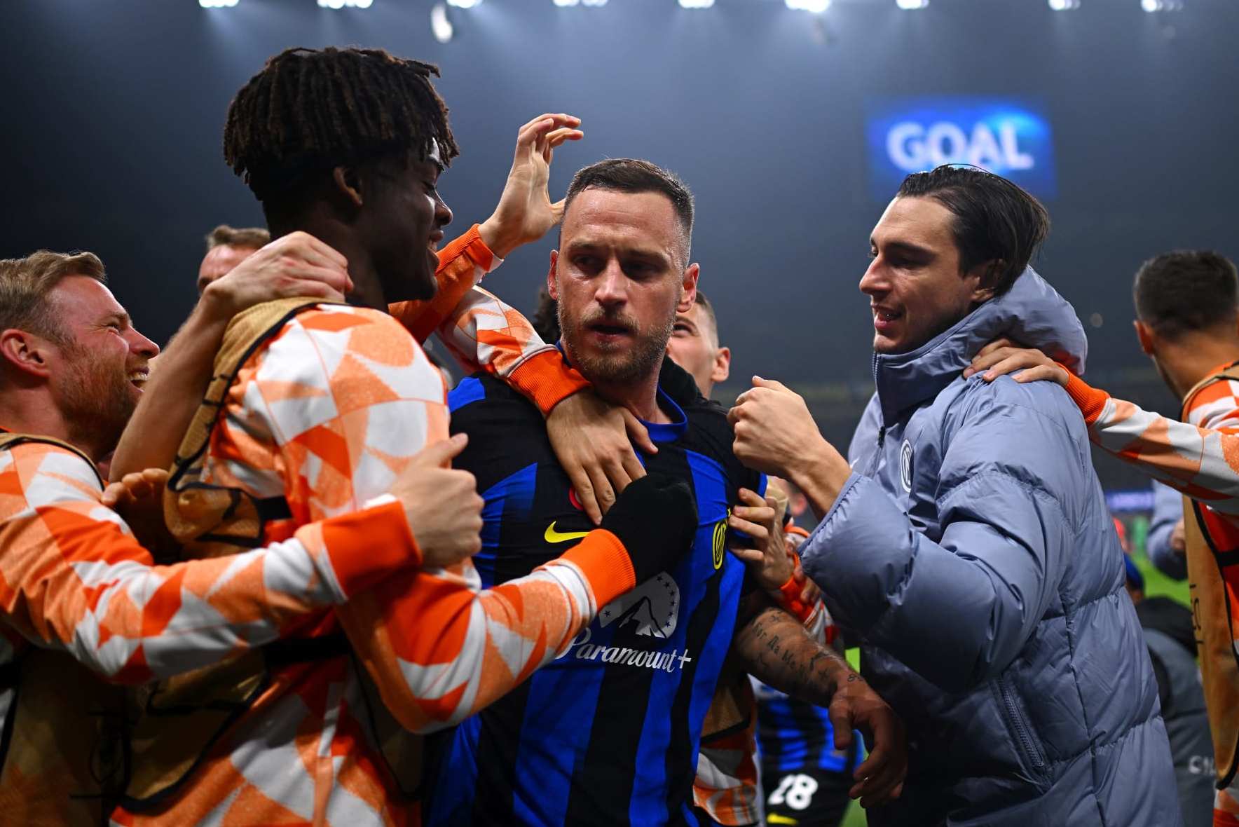 MILAN, ITALY - FEBRUARY 20: Marko Arnautovic of FC Internazionale celebrates with teammates after scoring their team's first goal during the UEFA Champions League 2023/24 round of 16 first leg match between FC Internazionale and Atletico Madrid at Stadio Giuseppe Meazza on February 20, 2024 in Milan, Italy. (Photo by Mattia Ozbot - Inter/Inter via Getty Images)