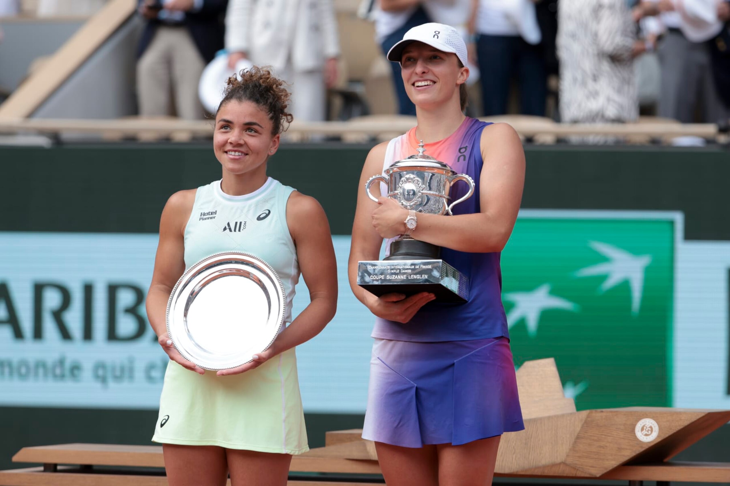 PARIS, FRANCE - JUNE 8: Finalist Jasmine Paolini of Italy, winner Iga Swiatek of Poland during the trophy ceremony of the women's final on Day 14 of the 2024 French Open at Roland-Garros Stadium on June 8, 2024 in Paris, France. (Photo by Jean Catuffe/Getty Images)
