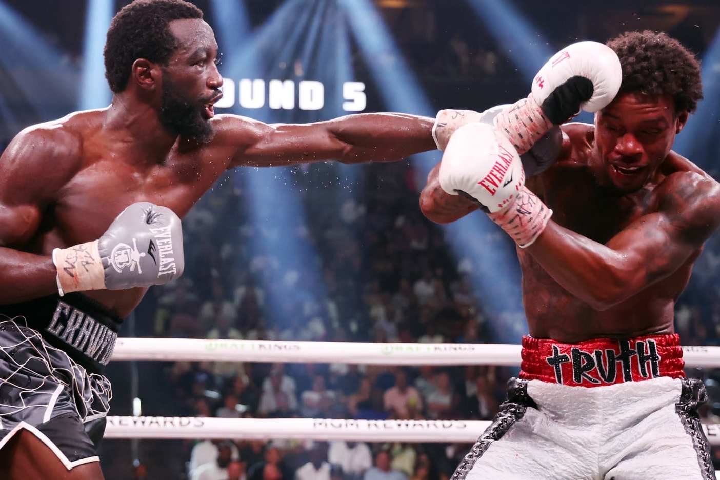 LAS VEGAS, NEVADA - JULY 29: Terence Crawford punches Errol Spence Jr. during round 5 of the World Welterweight Championship bout at T-Mobile Arena on July 29, 2023 in Las Vegas, Nevada. (Photo by Al Bello/Getty Images)