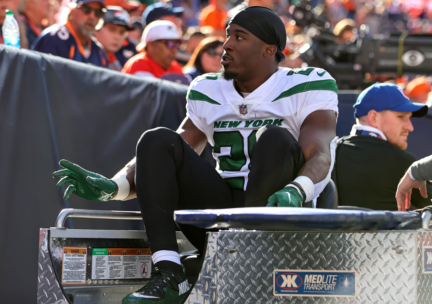 Report: Jets' Breece Hall Diagnosed with Torn ACL, Meniscus Injury; Out for Seas..